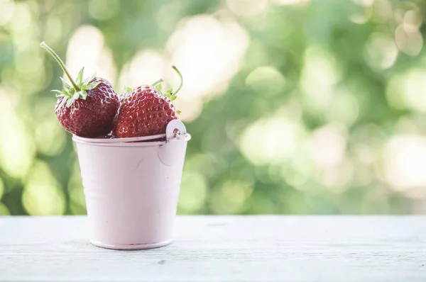 Süße Gartenbeeren. rote Beeren. — Stockfoto