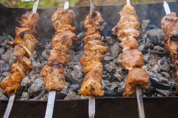 Yangın soslu et dilimleri hazırlanması