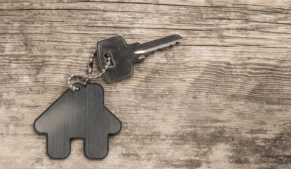 House symbol with silver keys on wood. Real estate concept — Stock Photo, Image