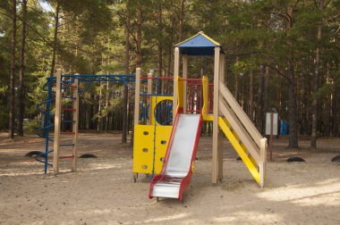 Ormanda çocuk oyun alanı