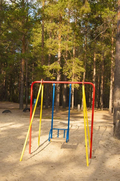 Дитячий майданчик у лісі — стокове фото