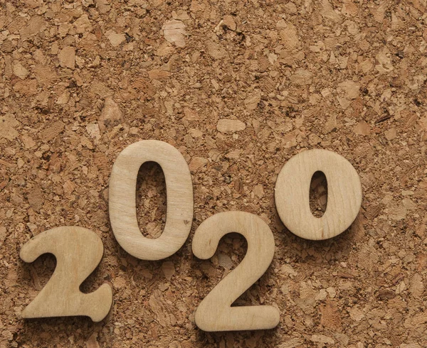 Szczęśliwego Nowego Roku 2020 tło z wielu cyfr na tle korka — Zdjęcie stockowe