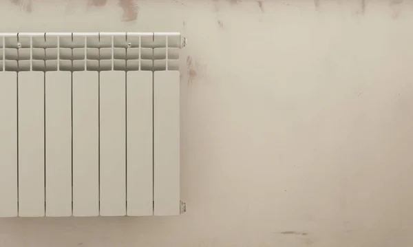 A White heating radiator on the wall. — Stock Photo, Image