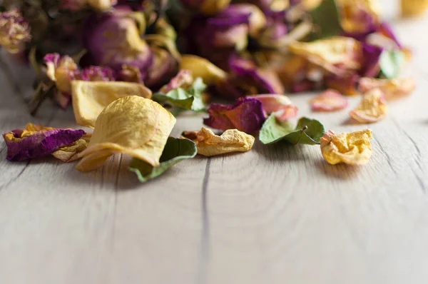 Strauß Getrockneter Rosen Auf Holz Hintergrund Mit Kopierraum — Stockfoto