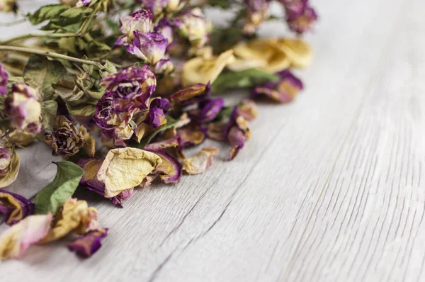 Ramo Rosas Secas Sobre Fondo Madera Con Espacio Para Copiar —  Fotos de Stock