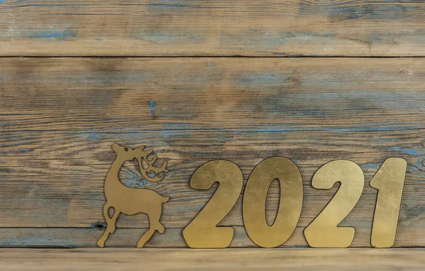 2021 Šťastný Nový Rok Zlaté Číslo Dřevěném Stole Prostorem Pro — Stock fotografie