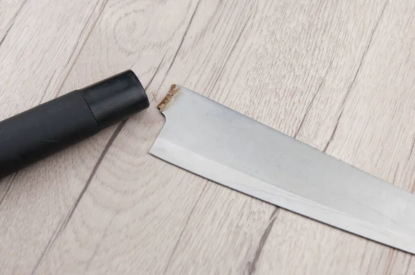 Primer Plano Cuchillo Roto Dañado Obsoleto Sobre Fondo Madera — Foto de Stock