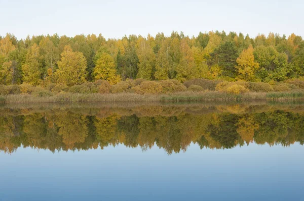 Lac Sous Les Rayons Coucher Soleil Paysage Automne — Photo