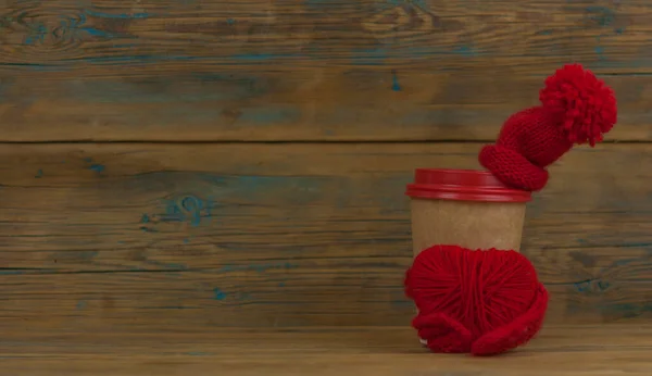 Disposable Cup Beverages Coffee Tea Cardboard Holder Knit Toy Red — Stock Photo, Image