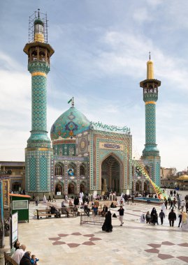 TEHRAN, İRAN - Tajrish ve Shemiranarea 'daki Imamzade Saleh camiinin avlusu ve dışı. Cami, kuzey Tahran' daki en popüler Şii türbelerinden biri..