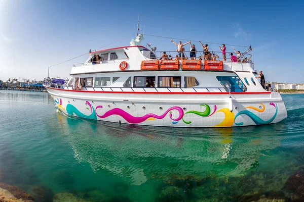 Ayia Napa Chipre Abril 2018 Crucero Turístico Barco Turístico Que —  Fotos de Stock