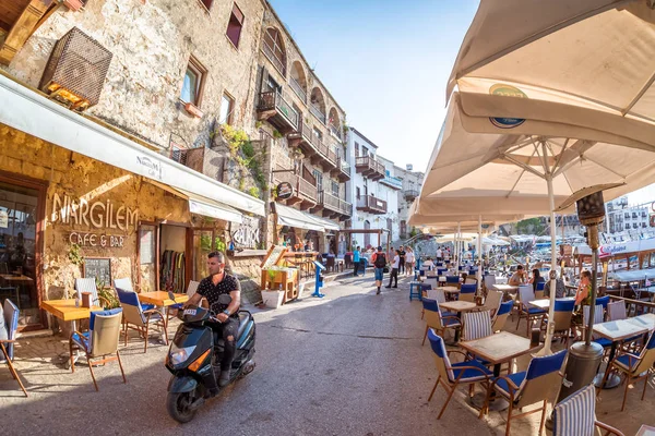 Kyrenia Cyprus May 2018 Crowded Street Old Town Kyrania — Stock Photo, Image