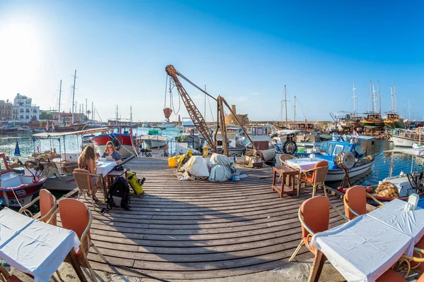 Kirenia Chipre Mayo 2018 Café Puerto Con Barcos Pesca Fondo —  Fotos de Stock