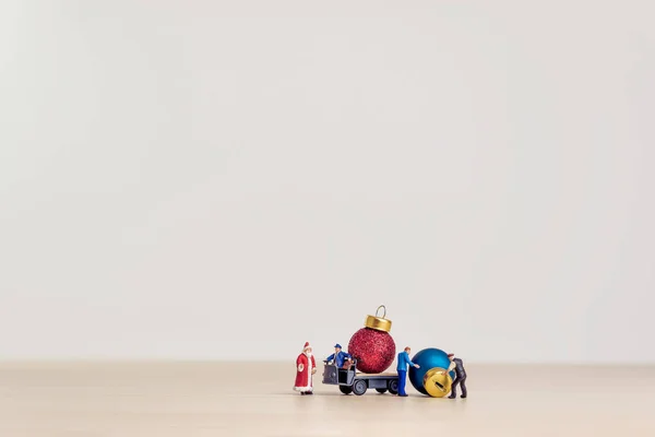 Toy Truck Carrying Christmas Decorative Balls Christmas Concept Copy Space — Stock Photo, Image