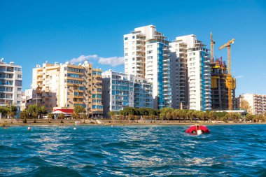 Limasol şehir merkezinin sahil görünümü. Kıbrıs.