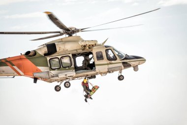 Uçuş winching Kurtarıcı Helikopter Kurtarma.