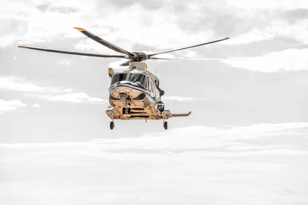 Helicóptero Resgate Céu Durante Voo Emergência — Fotografia de Stock