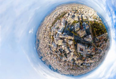 Küçük gezegen. Limasol Şehir Merkezi'nin havadan görünümü. Kıbrıs
