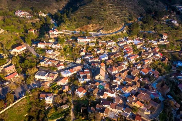 Machaira dağının eteklerinde Gourri köyü görünümü. — Stok fotoğraf