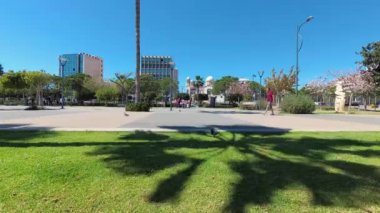 Limasol, Kıbrıs - 05 Nisan 2018: Molos bölgesinde gezinti sokağı