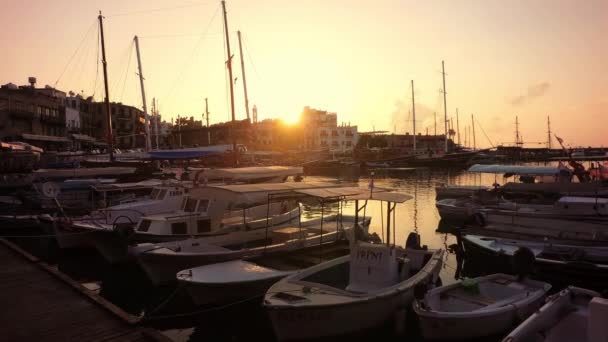 塞浦路斯凯里尼亚 2018年5月12日 日落时欣赏凯里尼亚港 — 图库视频影像