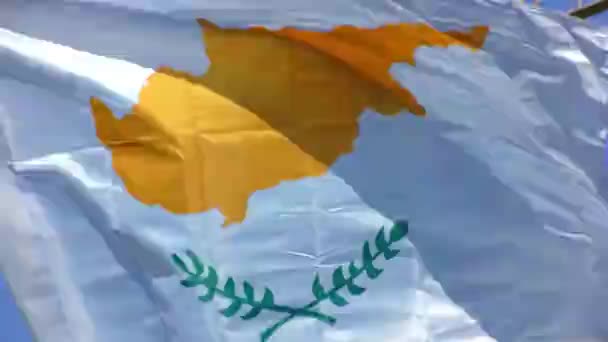 Flatternde Zyprische Flagge Großaufnahme — Stockvideo