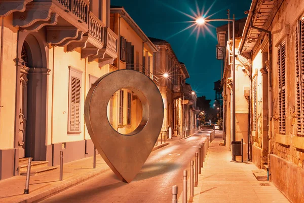 Calle Casco Antiguo Limassol Con Pin Ubicación Gigante —  Fotos de Stock