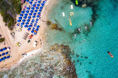 Glyki Nero Sahili 'nin yukarıdan görünüşü. Ayia Napa, Kıbrıs
