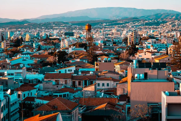 Limasol Eski Kasabası Nın Üstünde Ortasında Kulesi Arkasında Troodos Dağları — Stok fotoğraf