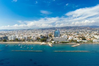 Limasol 'un ufuk çizgisine bak. Kıbrıs