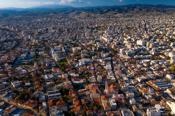 从屋顶俯瞰高耸的城市天际线 塞浦路斯利马索尔 — 图库照片
