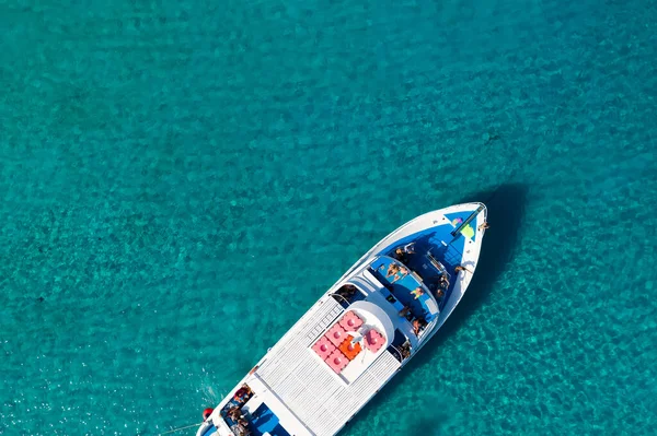 Top Kilátás Egy Jacht Tiszta Kék Tenger — Stock Fotó