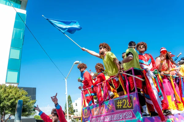 Limassol Chipre Março 2020 Grupo Participantes Trajes Coloridos Durante Famoso — Fotografia de Stock