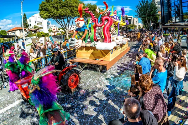 Limassol Chipre Março 2020 Grupo Participantes Trajes Coloridos Durante Famoso — Fotografia de Stock