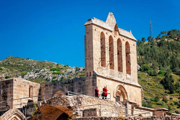 Bellapais Manastırı Nın Çan Kulesi Barış Manastırı Kyrenia Bölgesi Kıbrıs - Stok İmaj