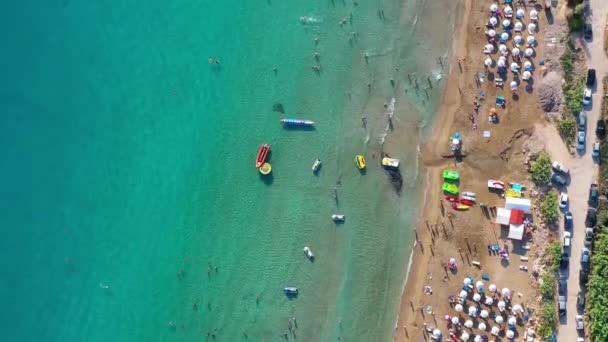 Turisté Místní Obyvatelé Užívají Krásný Letní Den Pláži Coral Bay — Stock video