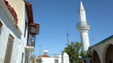 Pano Lefkara Camii 'nin etrafında dolaşıyordu. Larnaca Bölgesi, Kıbrıs
