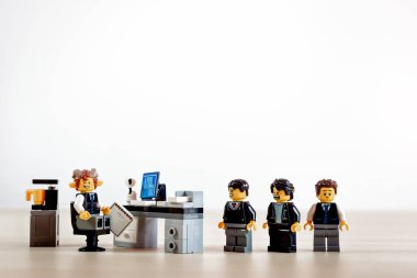 Adaylar iş görüşmesi için bekliyorlar. İllüstrasyon başyazısı. Temmuz 01, 2023