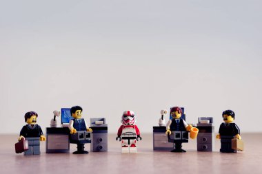 Ofisteki garip müşteri. İllüstrasyon başyazısı. Temmuz 01, 2023