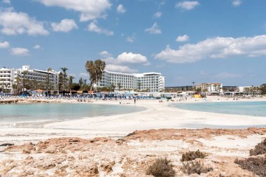 Kıbrıs Rum Kesimi 'nin Aiya Napa kentindeki dünyaca ünlü Nissi plajı manzarası