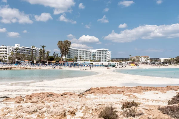 Kıbrıs Rum Kesimi 'nin Aiya Napa kentindeki dünyaca ünlü Nissi plajı manzarası