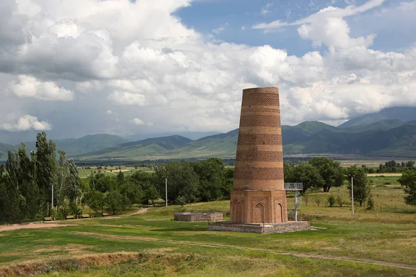 Věž Burana Kyrgyzstán Velké Hedvábné Stezky — Stock fotografie