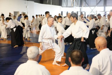 Bişkek, Kırgızistan. 5 Mayıs 2018. Aikido Semineri Japon ana Tomohiro Mori gözetiminde.