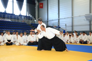 Bişkek, Kırgızistan. 5 Mayıs 2018. Aikido Semineri Japon ana Tomohiro Mori gözetiminde.