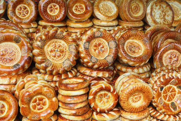 Tandyr ケーキ-中央アジアのパン. — ストック写真