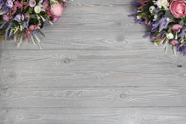 Graue Tafel Mit Blumen Grau Hintergrund Mit Einer Holzigen Textur Stockfoto
