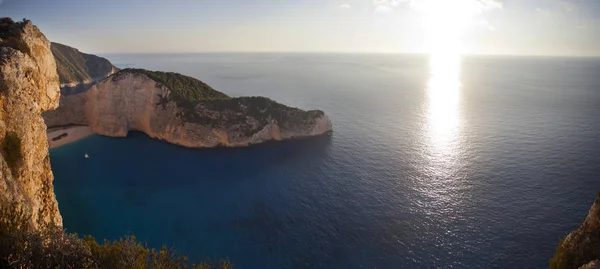 Zakynthos Adası Yunanistan Günbatımı Karşı Batığı Ile Navagio Plaj — Stok fotoğraf