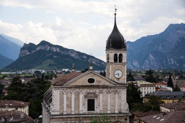 Arco, İtalya Garda Gölü yakınındaki kilise Collegiata dell'Assunta