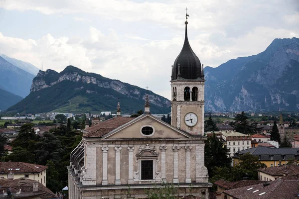 Arco, İtalya Garda Gölü yakınındaki kilise Collegiata dell'Assunta