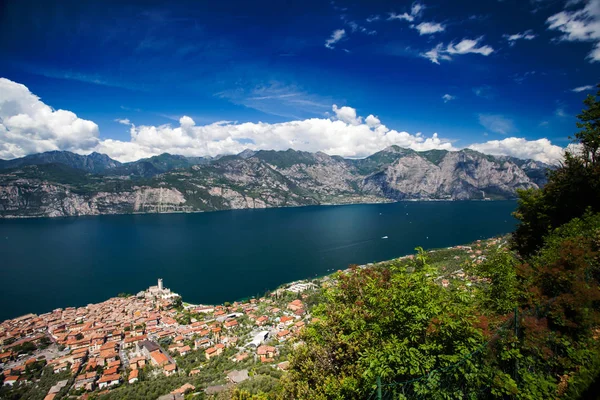 Bellissimo Panoramico Lago Garda Vista Sul Paese Malcesine Italia — Foto Stock